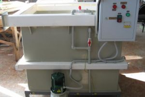Установки УДЭ-2 и УДЭ-2К  для приготовления и  дозирования электролита