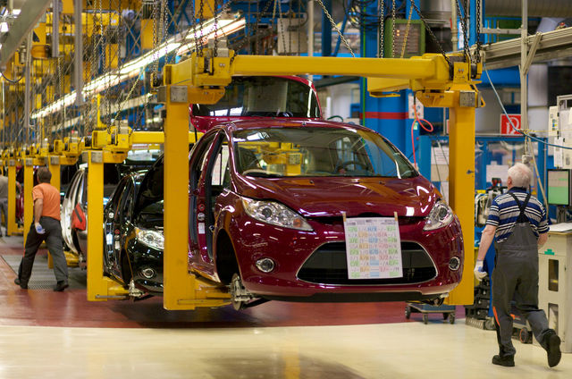 Форд «режет» производство