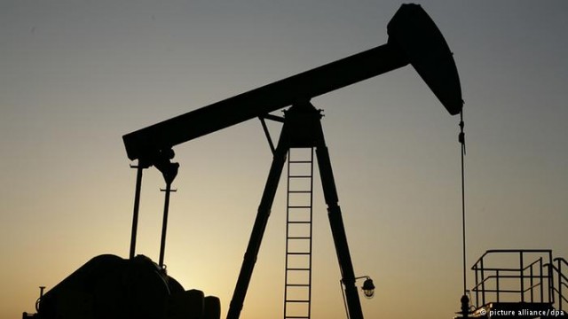 Цены на нефть держатся на двухлетнем максимуме