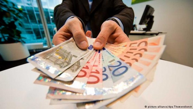 НБУ на полгода продлил обязательную продажу половины валютной выручки