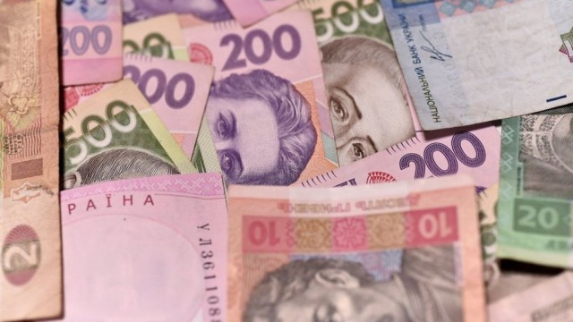 В правительстве назвали зарплаты, которые остановят трудовую эмиграцию в Польшу