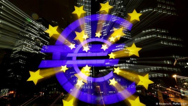 Евро рекордно укрепляется на фоне ожиданий изменения политики ЕЦБ