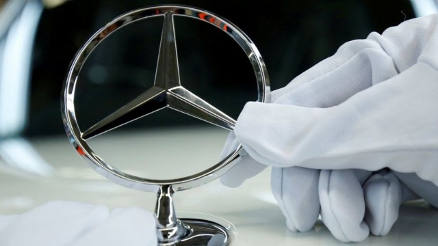 Германия "внимательно" относится к покупке Geely доли в Daimler за $ 9 млрд