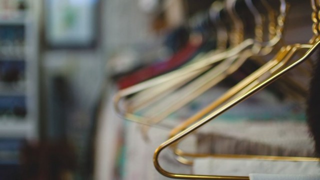 Одежда с чужого плеча: почему в мире снижается спрос на секонд-хенд?