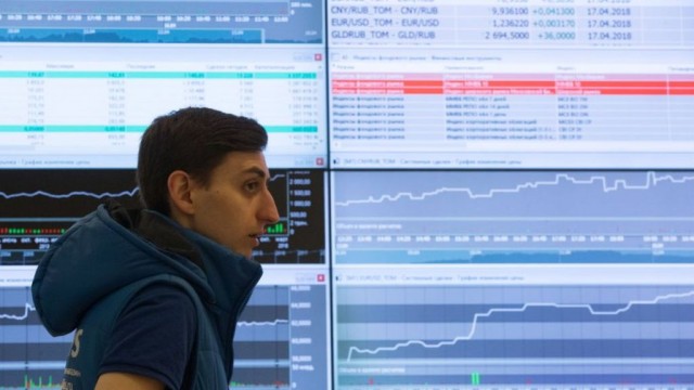 Новые санкции США обвалили рубль до двухлетнего минимума