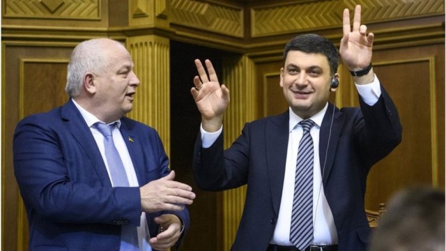 Военное положение и транш МВФ: Украина ждет деньги "под елочку"