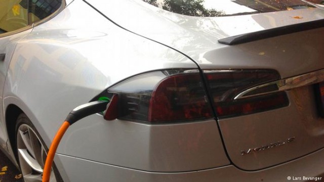 Норвежцы пересаживаются на электромобили: треть проданных новых авто - электрокары