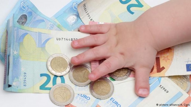 Еврокомиссия возбудила производство против Австрии за помощь на детей
