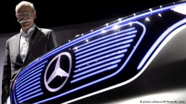 Немецкий автопроизводитель Daimler сократил прибыль на треть