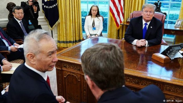 Трамп отложил повышение пошлин на товары из Китая
