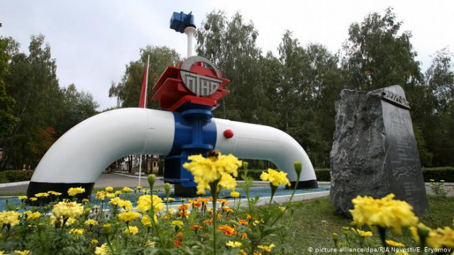 Россия возобновила поставки "чистой" нефти в Беларусь