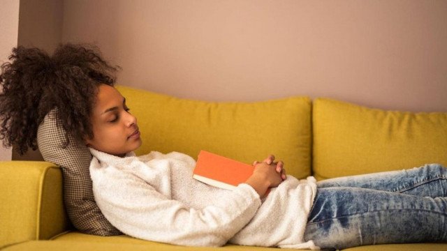 Почему надо бросить все и начать спать