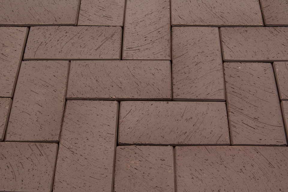 Клинкерная брусчатка и бетонная плитка: какому материалу отдать предпочтение?