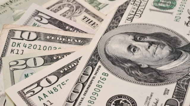 Нацбанк купил рекордную сумму долларов. С чем это эт & # x27; связано?