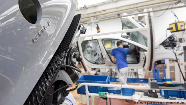 Через коронавирус Volkswagen приостанавливает производство в Европе