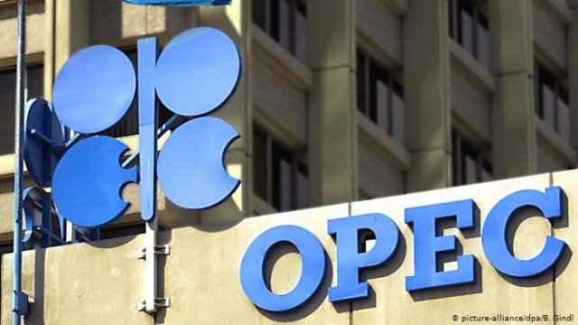 Страны ОПЕК + договорились ограничить добычу нефти до конца июля