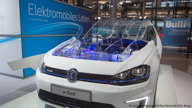 Авторынок Германии: бум электромобилей на фоне обвала продаж машин с ДВС