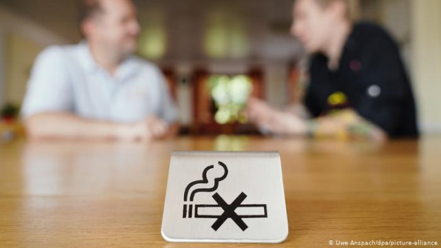 Перекур на работе: шеф предоставляет некурящим дополнительный отпуск