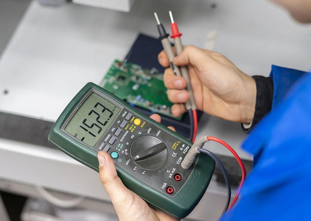 Какие приборы электроизмерений подлежат обязательной поверке: требования для бизнеса и организаций