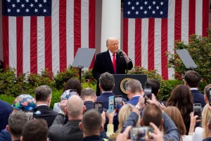 Трамп советует фермерам покупать тракторы, но спешки пока нет