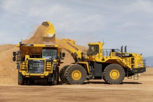 Продажи Hitachi и Komatsu в Северной Америке падают из-за проблем с тарифами.