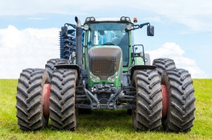 Количество крупного сельскохозяйственного оборудования падает, поскольку бывшее в употреблении сельскохозяйственное оборудование сталкивается с финансовым давлением