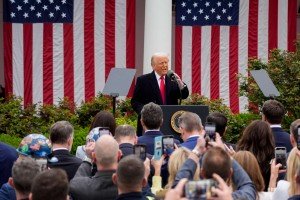 Трамп советует фермерам покупать тракторы, но спешки пока нет