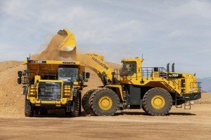 Продажи Hitachi и Komatsu в Северной Америке падают из-за проблем с тарифами.