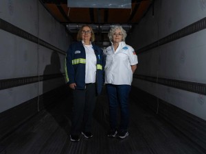 Стартовая зарплата Walmart в 115 000 долларов и лучшее оборудование привлекают женщин к грузоперевозкам